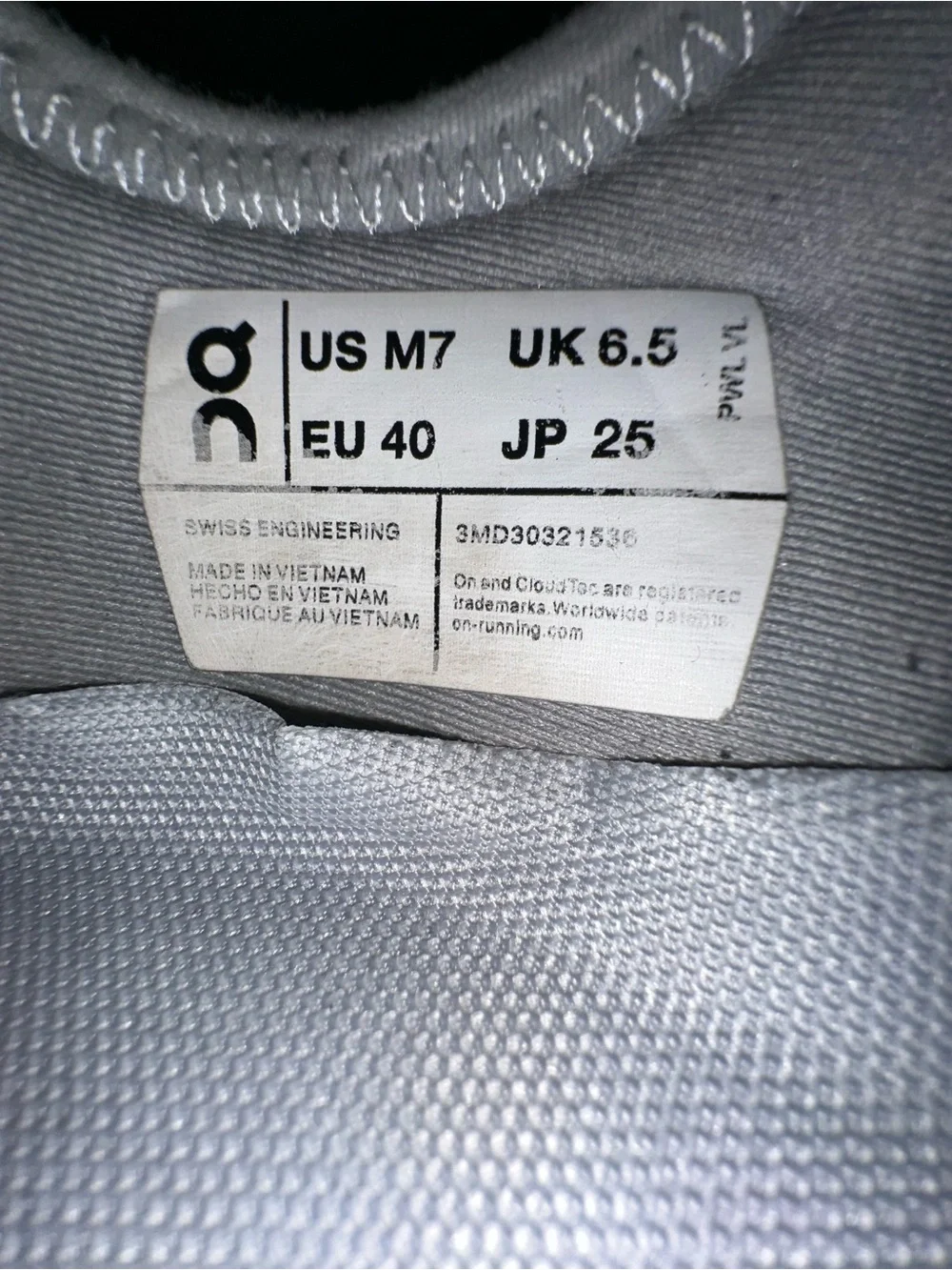 On Running unisex running